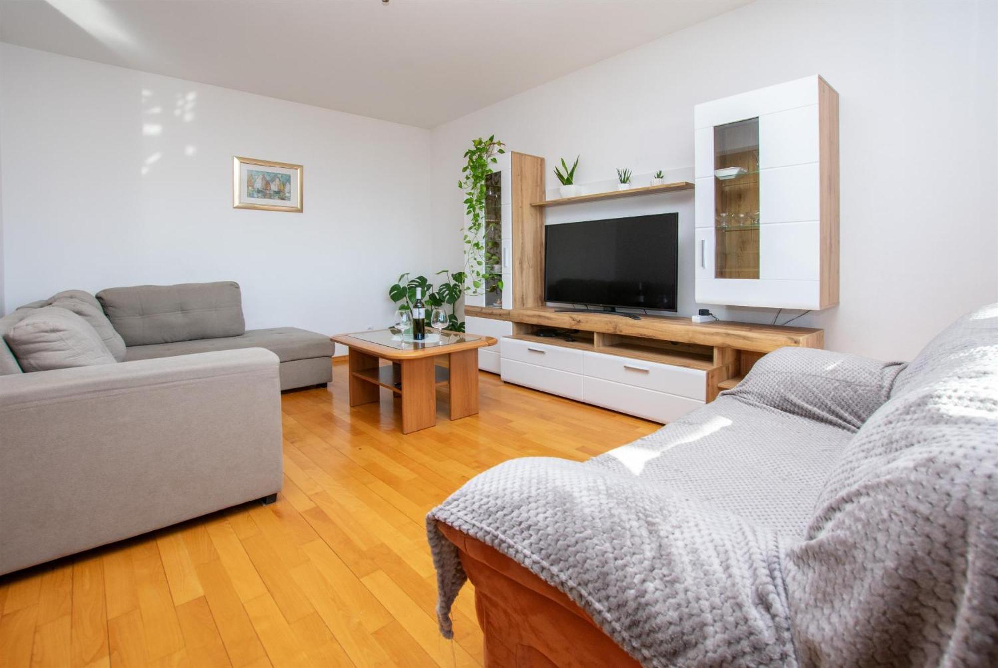 Apartment Zdravko โอมิช ภายนอก รูปภาพ